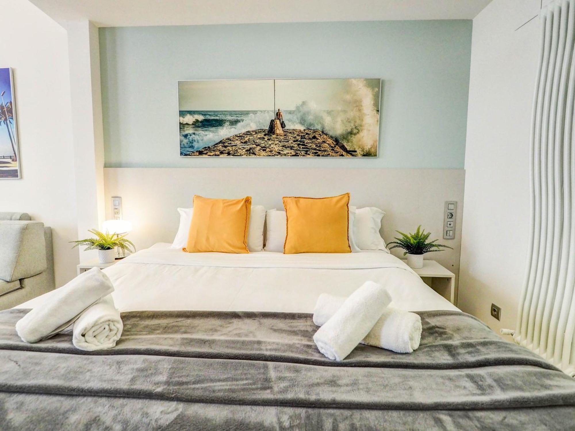 The Green Oasis By Hello Homes Sitges Bagian luar foto